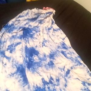 Selling a blue and white dress that is strapless